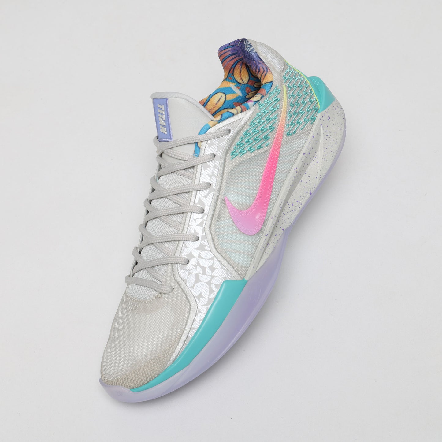 NIKE x TITAN SABRINA 2 EP LIGHT BONE/CALYPSO/TEAL TINT/RACER PINK HQ1846-001