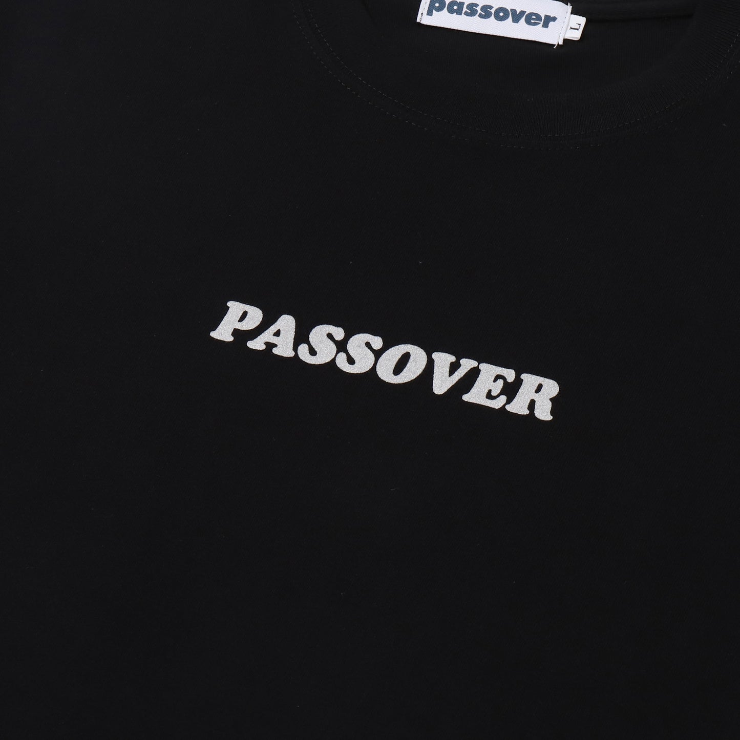 PASSOVER FRONT TEE BLACK/REFLECT
