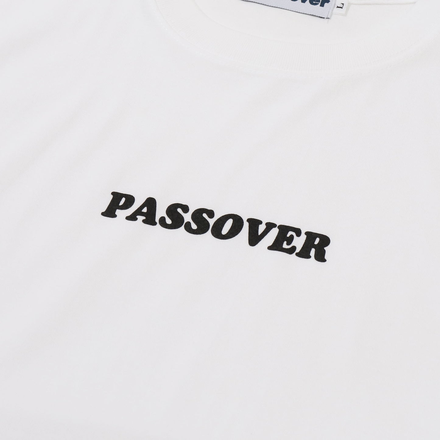 PASSOVER FRONT TEE WHITE/BLACK
